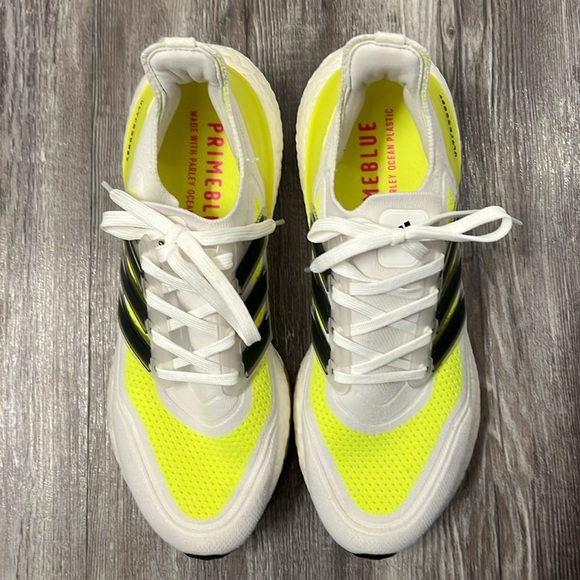 Adidas Ultra Boost 21 - Picture 3 of 5